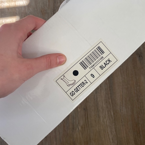 GO GETTER2 Mata Black Leather Zip-Up Mid-Ankle Boots - Picture 9 of 10